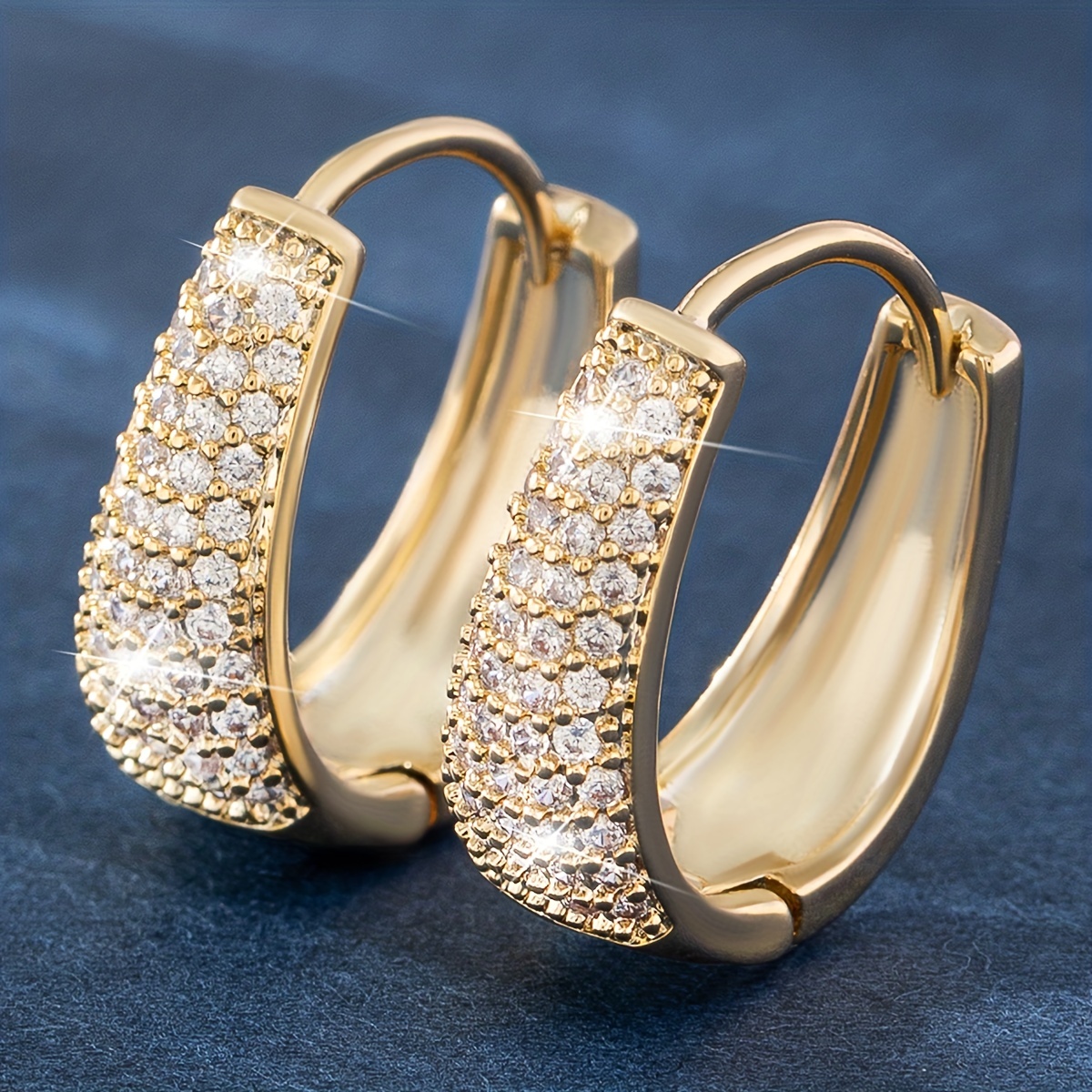 

A Pair Of Golden U-shaped Zirconia Ear Buckles