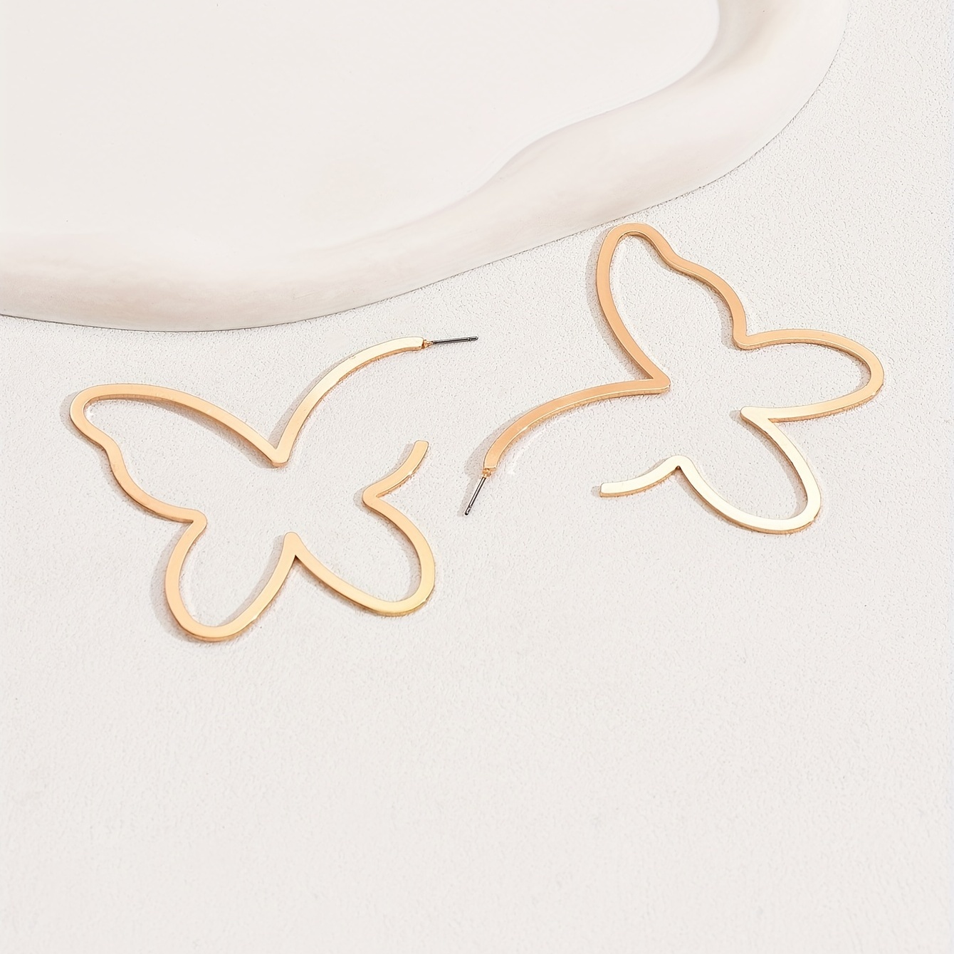 Women's Golden Hollow Butterfly Hoop Earrings — Creative Gift