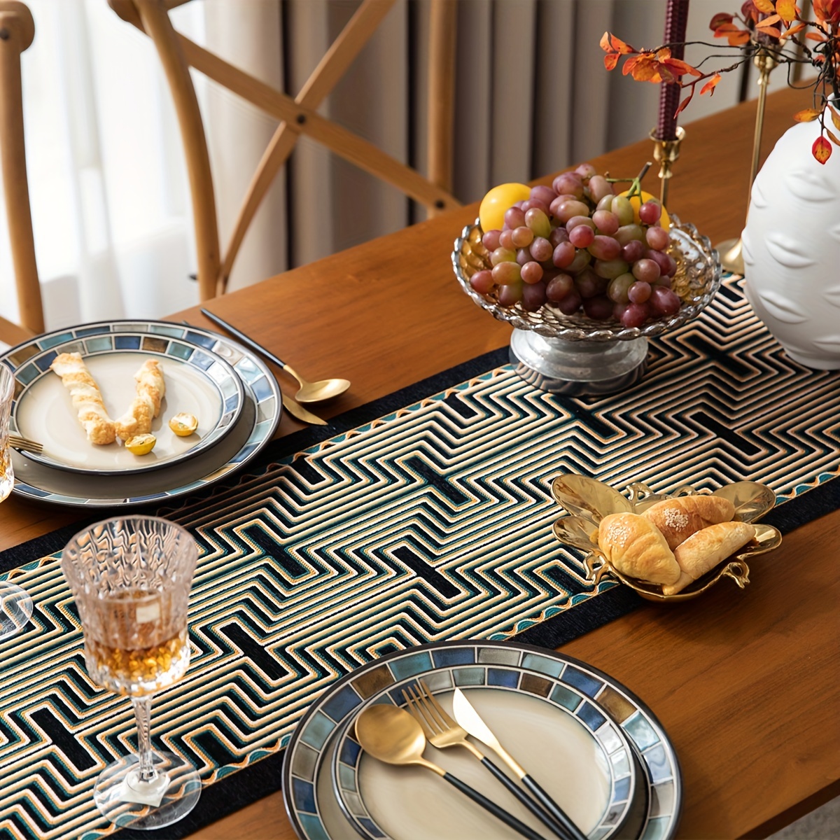 Polyester Table Runner Gold Paperback Jacquard Geometric Tassel Table Cover