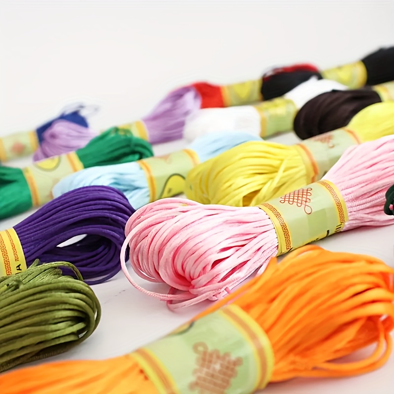 

Lot de 10 bobines de 20 mètres de corde en nylon satiné de 2,5 mm - Idéal pour la fabrication de bijoux, l'artisanat et le tissage de perles !
