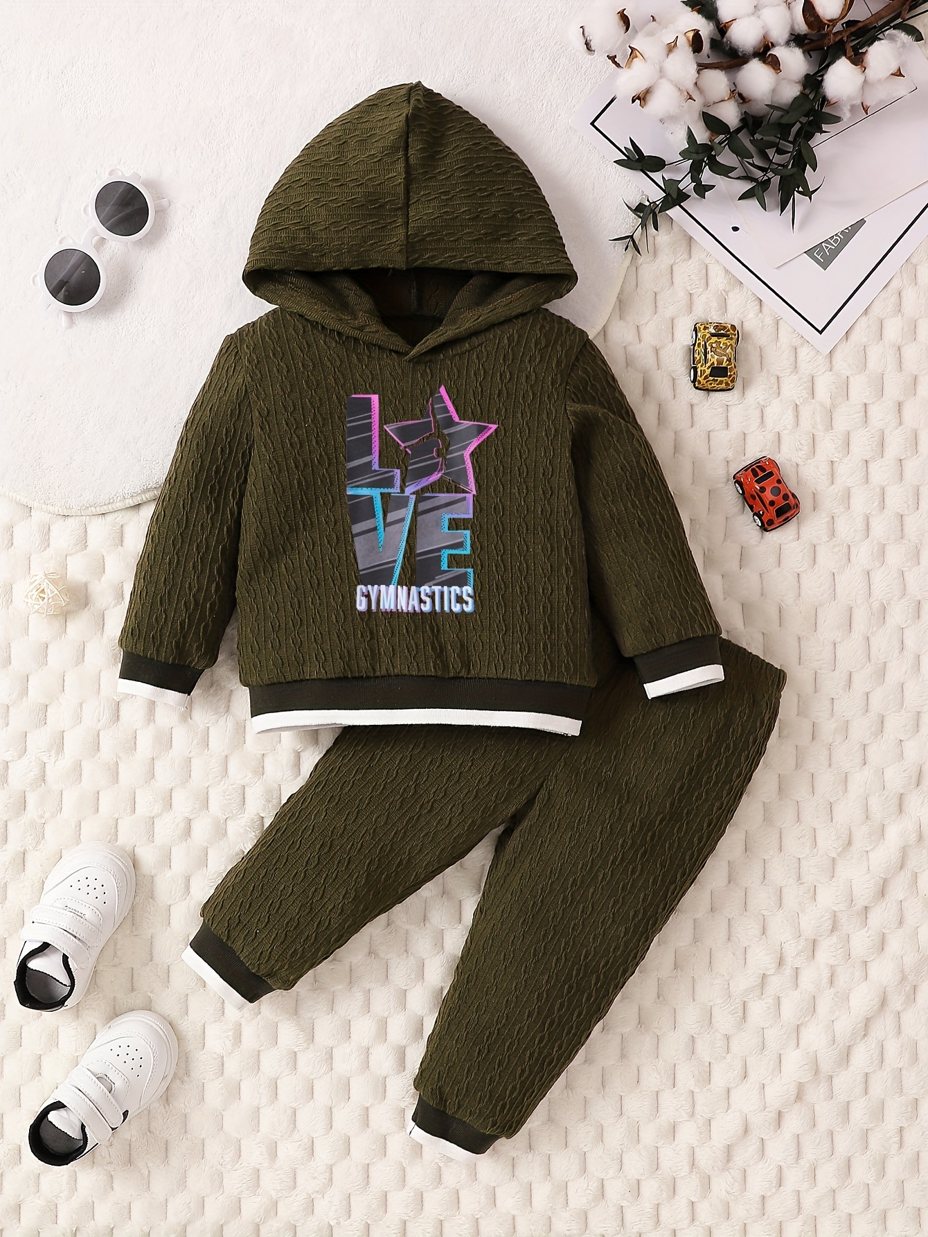 2pcs/set Little Girls' Hooded Fleece Sweatshirt And Jogger Pants With Heart  & Letter Print