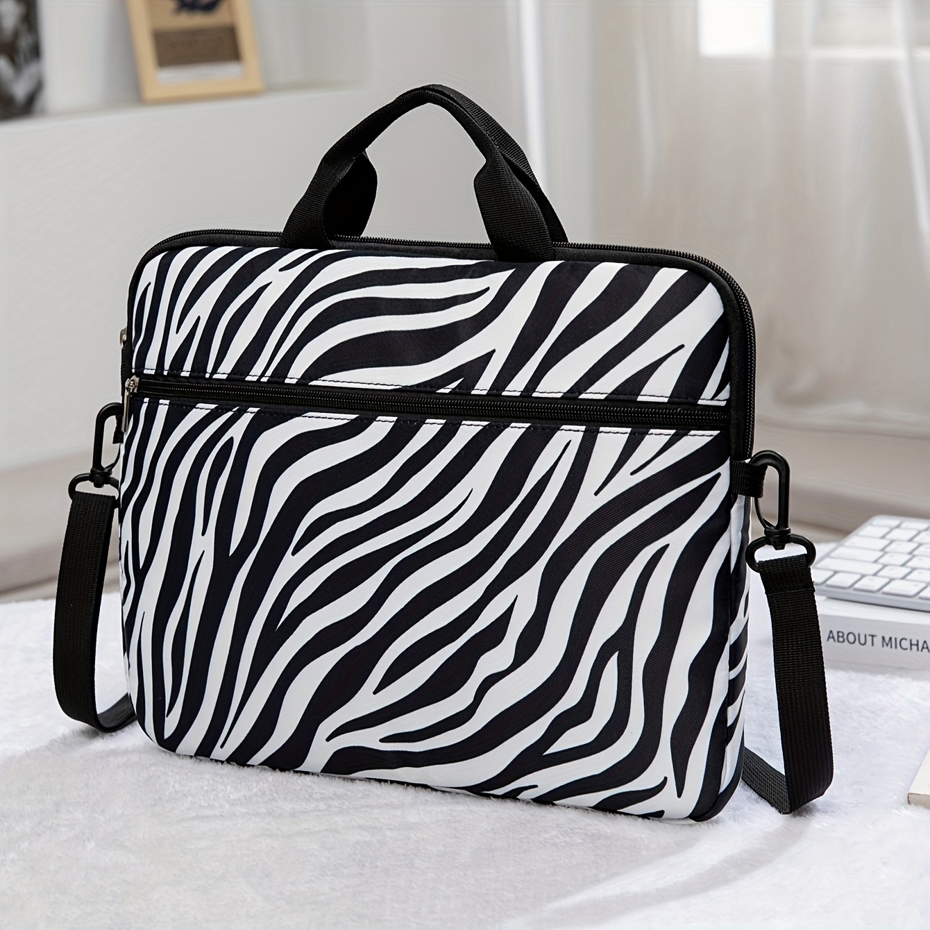 

1pc Black And White Portable, Shoulder Computer Bag