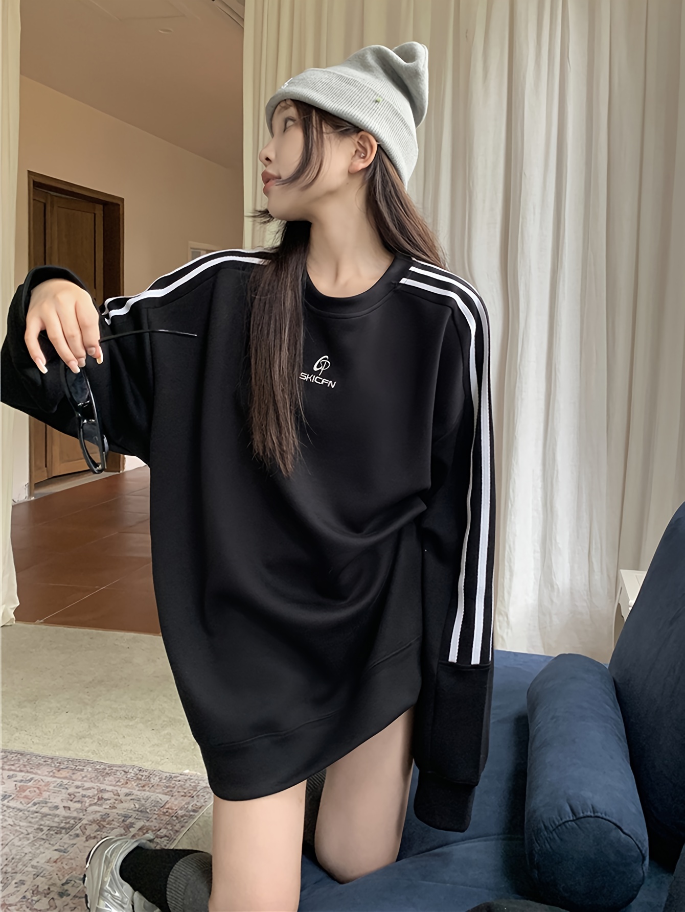 Womens oversized hotsell adidas sweatshirt