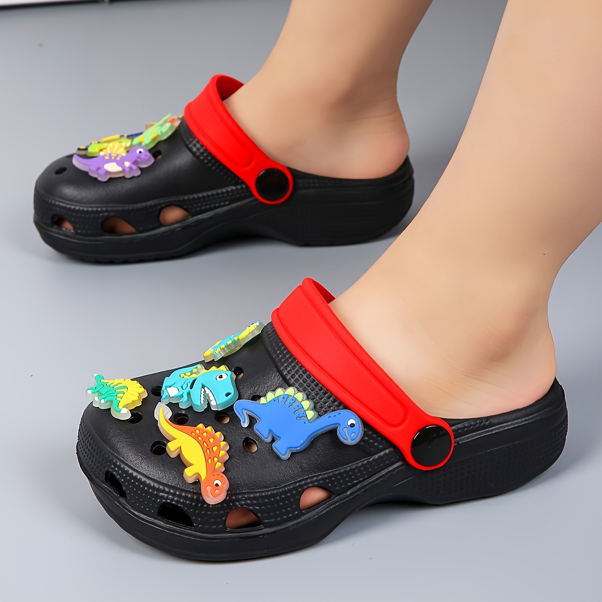 Casual Breathable Clogs With 10pcs Cartoon Dinosaur Charms For Boys, Quick Drying Lightweight Anti Slip Clogs For Indoor Outdoor Shower Beach Pool, All Seasons