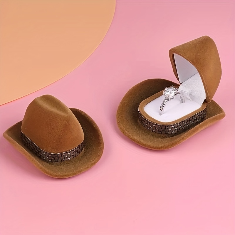 2023 New Small Cowboy Hat Shaped Plastic Flocking Clamshell Ring
