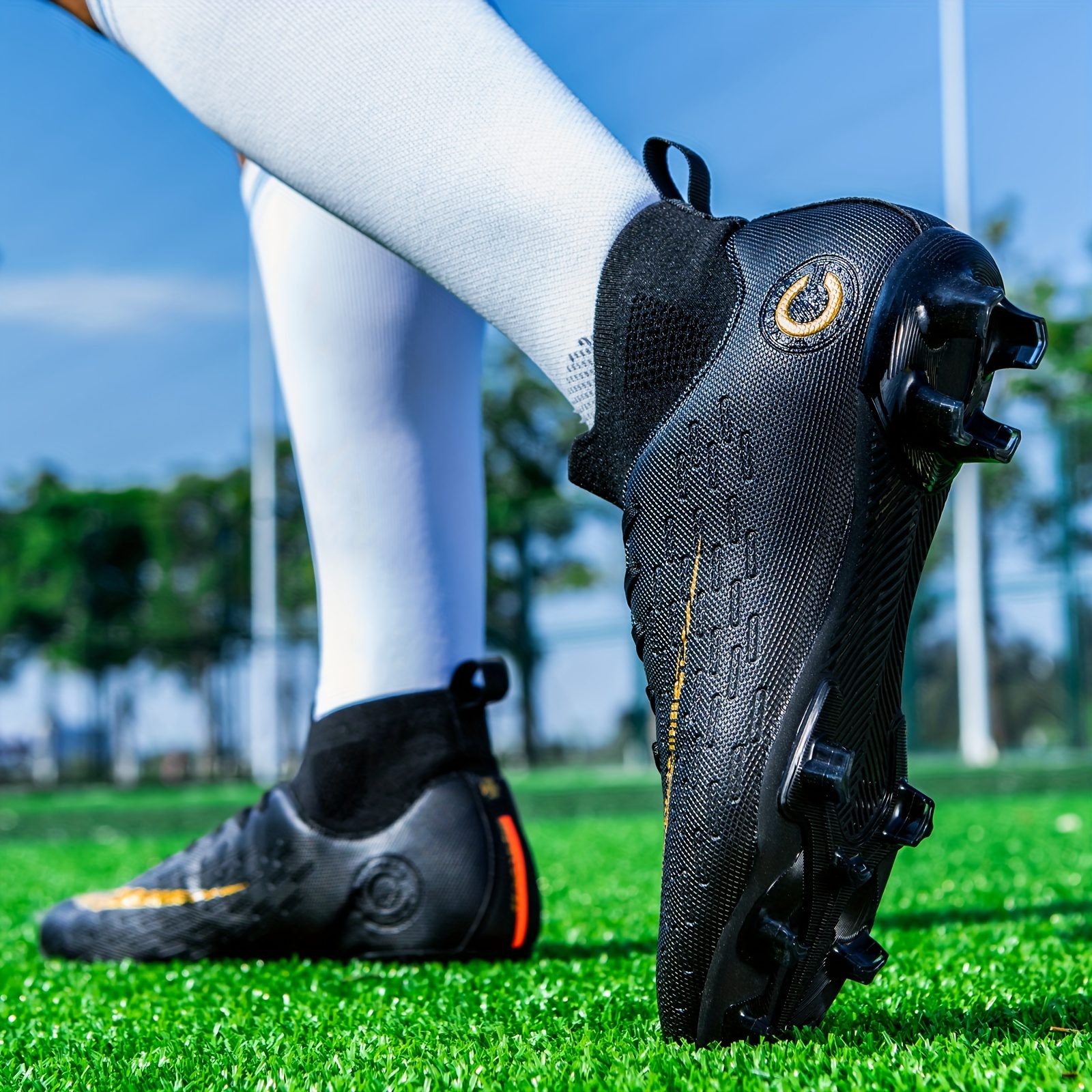Professional Anti-skid Soccer Cleats For Women And Men