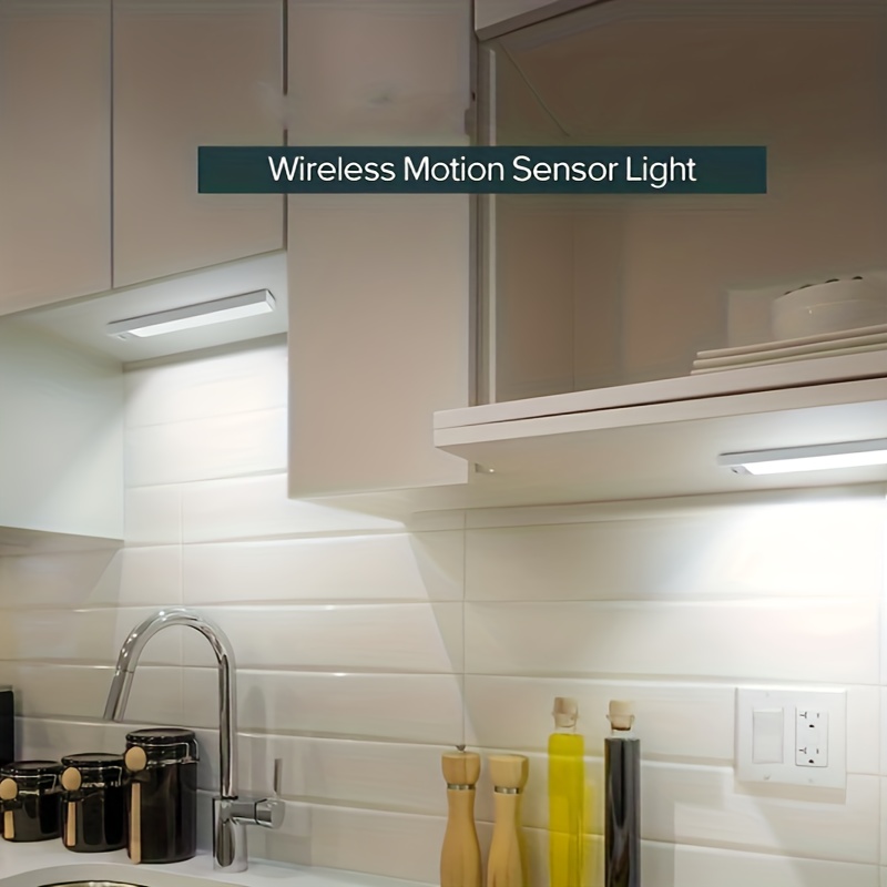 Universal - L'éclairage de l'armoire LED, l'ensemble de 5 lampes alimentées  par batterie lumière de nuit, avec bouton; bâton auto-adhésif lampe  d'armoire lampe de cuisine à économie d'énergie - blanc frais, (argent) 