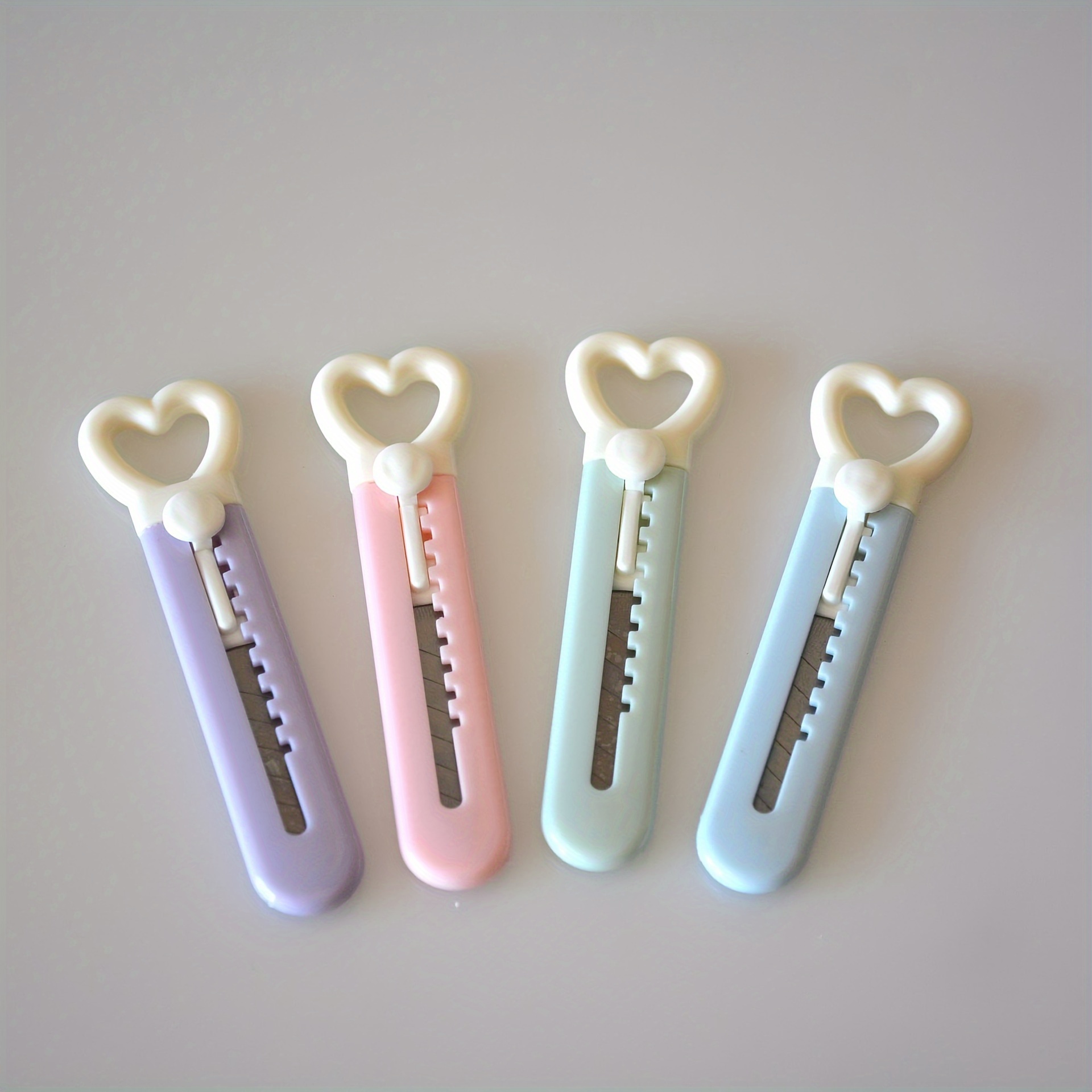 

1pc Cute Mini Love Heart Utility Knife: A Perfect Gift For Students And Office Workers!