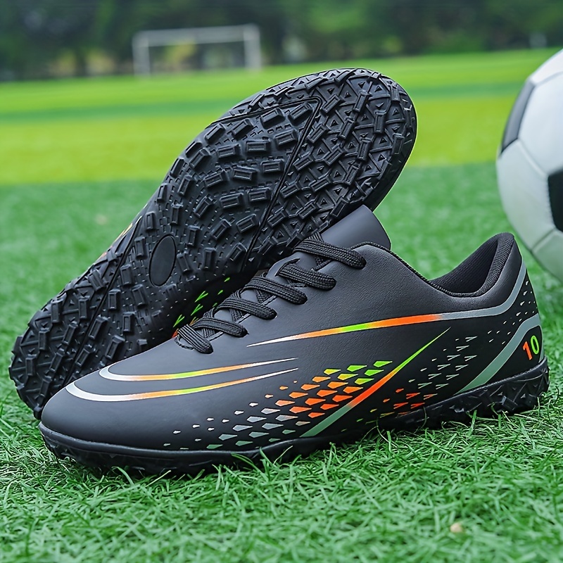 Hazte con unas botas de fútbol para césped artificial