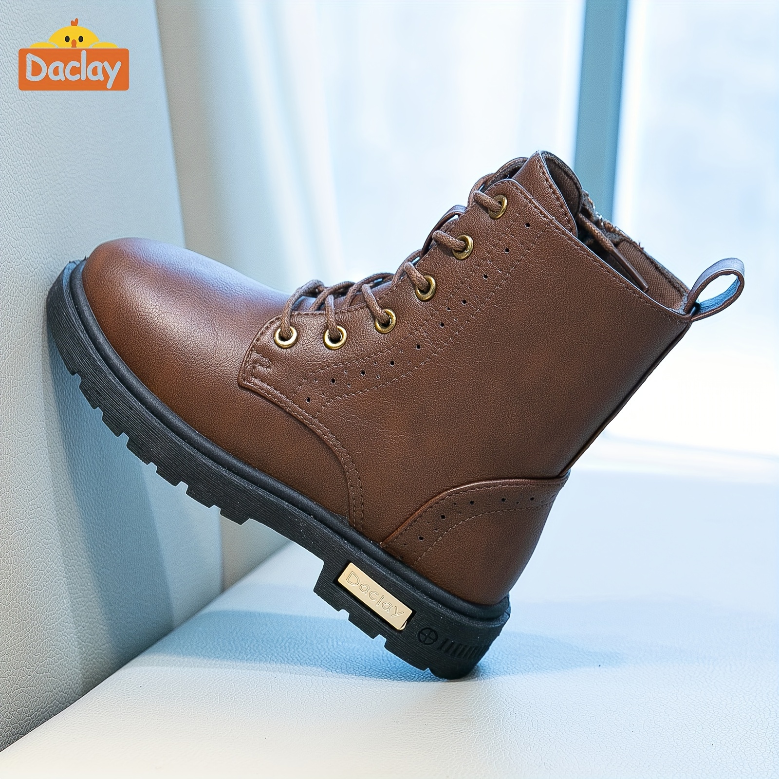 Daclay boots detail