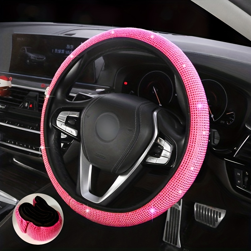 Ein rosa auto mit rosa innenausstattung und rosa innenausstattung.