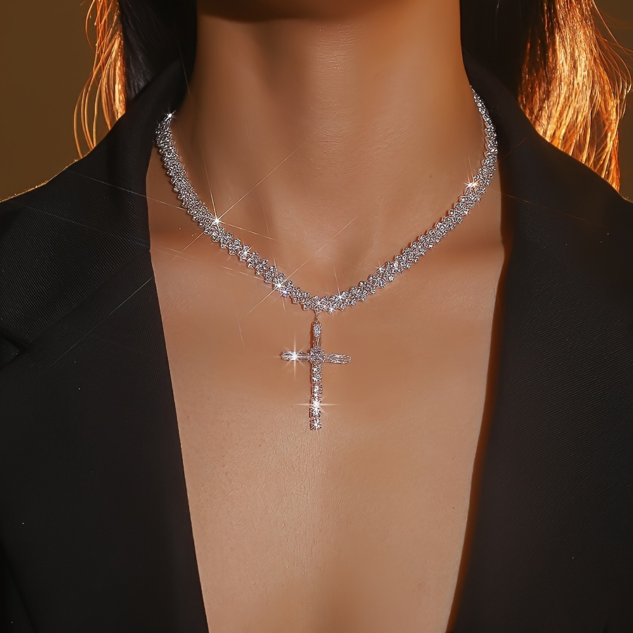 Image of Luxurious And Stylish Jewelry Featuring A Full Rhinestone Cross Pendant Necklace, Exquisite And Elegant