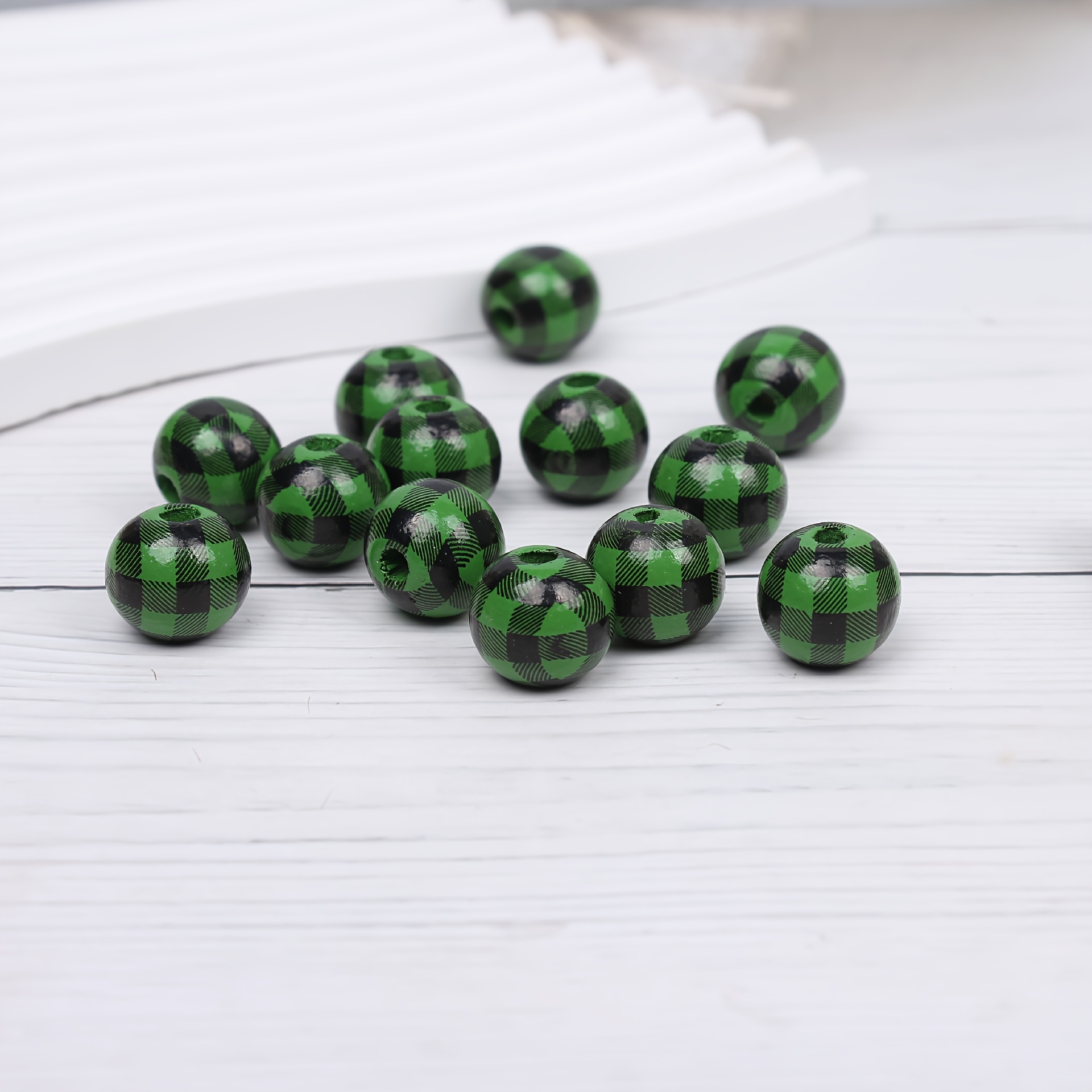 20mm Wooden Beads - 8 Pieces