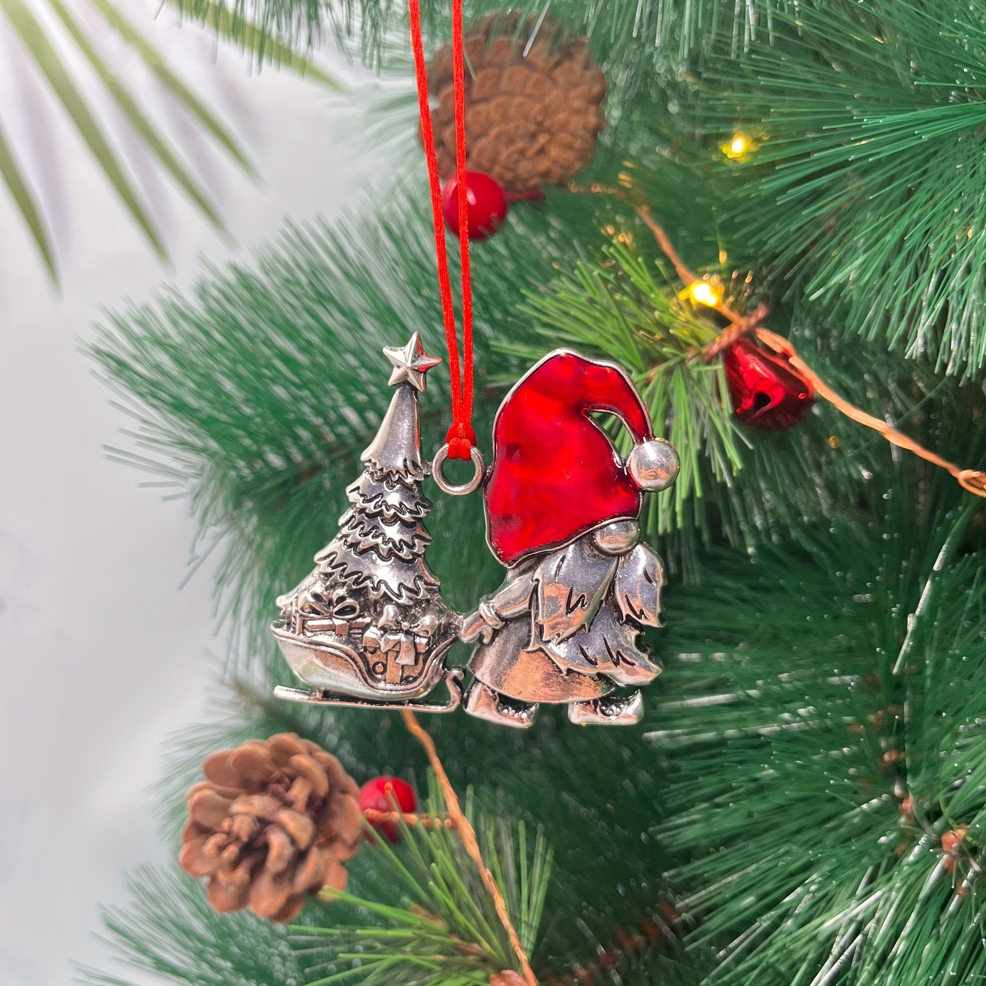 1pc Vintage Silver Alloy Christmas Tree Decoration Pendant With Santa Claus  Keychain And Christmas Decorative Accessories