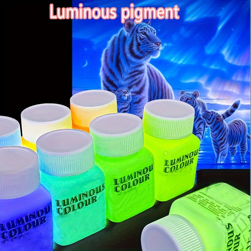 La vernice fluorescente è presente nel pigmento scuro per la