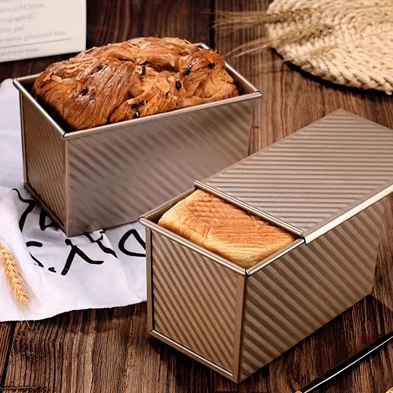 

1pc 450g Carbon Steel Corrugated Bread Box With Lid Toast Bread Mold Cake Mold Toast Mold Non-stick Pressure Pattern Toast Baking Supplies Halloween Christmas Party Favors Christmas Decor