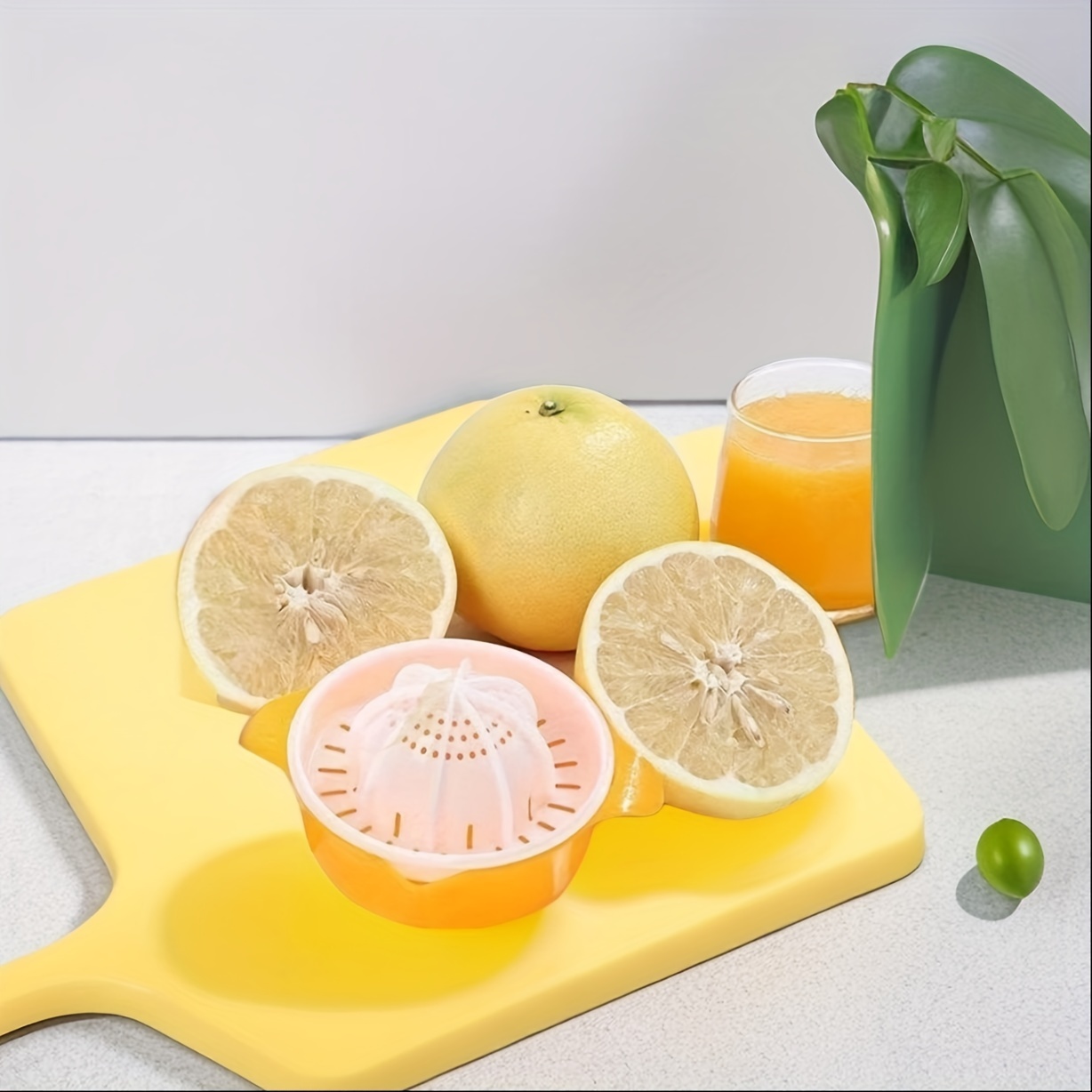 Presse-citron manuel en acier inoxydable, presse-agrumes à lime avec citron  vert et presse-agrumes, avec presse-agrumes, avec poignée en silicone  (noir) : : Cuisine et Maison