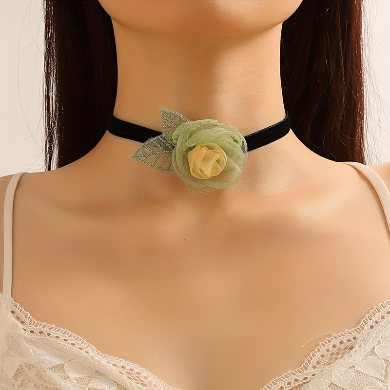 Floral lace choker necklce