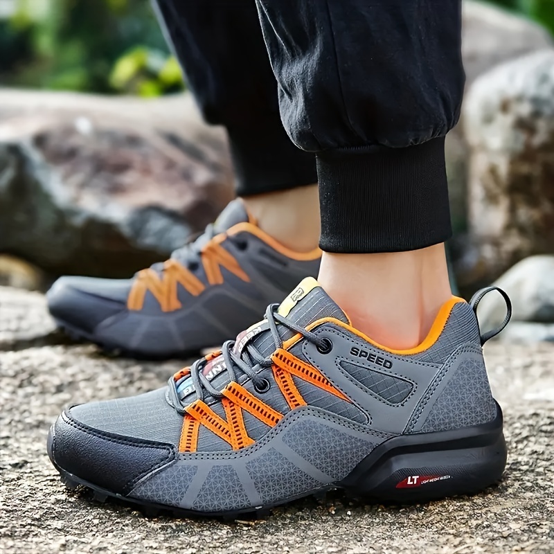 Breathable top trail shoes