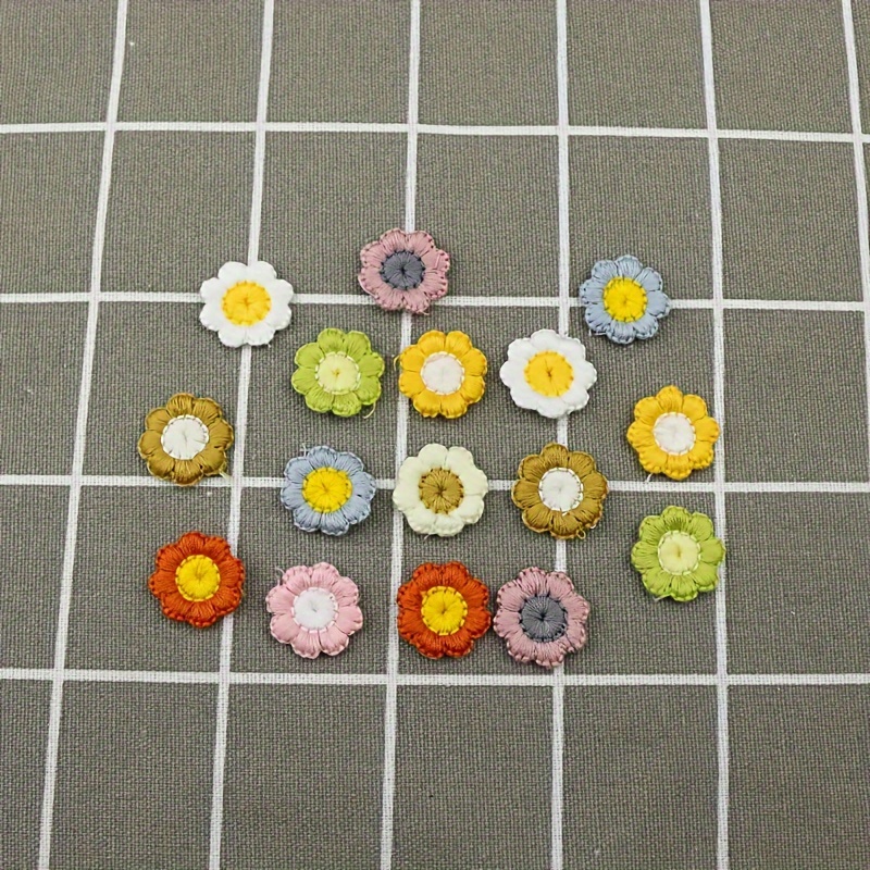 

100pcs 20mm Cute Embroidered Flower Patches Floral Cloth Stickers Jeans Coat Sweater Clothing Decorative Accessories