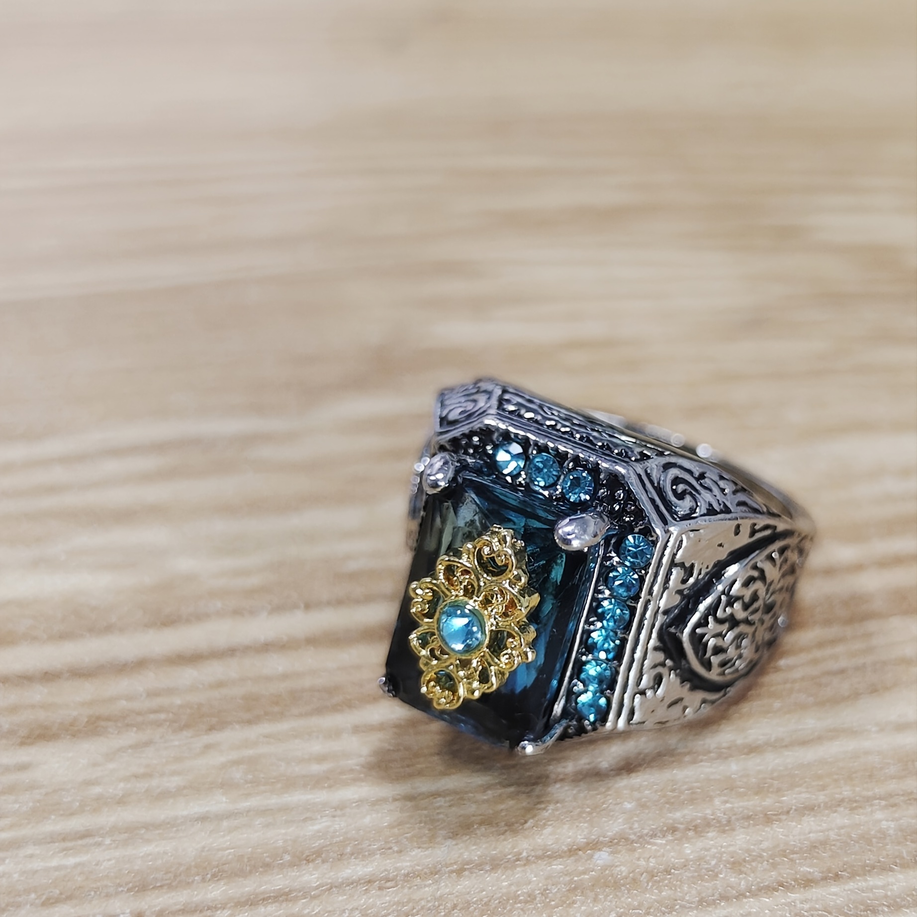 Men's Retro Carved Ring with Inlaid Zircon, Party Wear