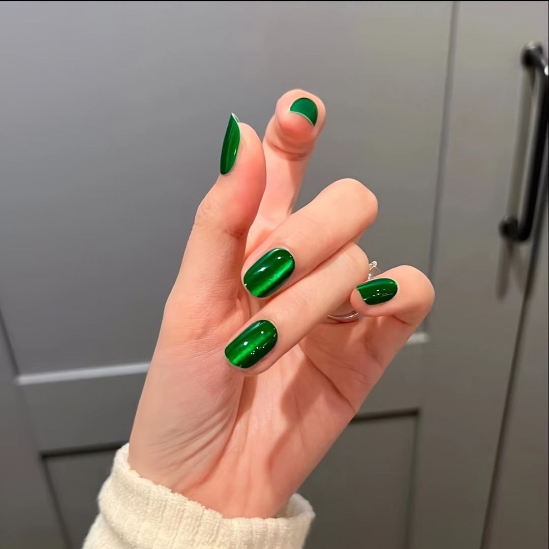 24pcs glossy st patrick short square fake nails green reflective glitter cat eye press on nails sparkling false nails for women girls party nail decor details 1