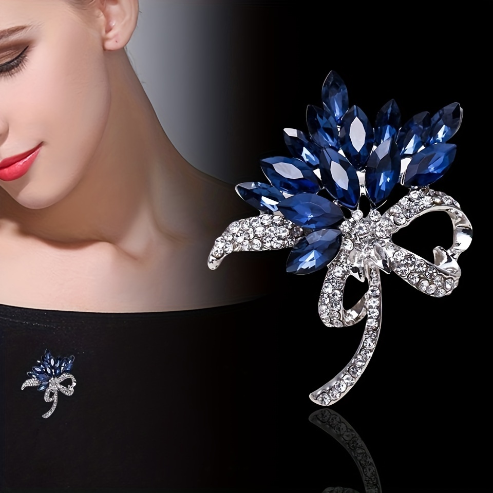 Broche de flores en tono dorado para mujer, broche de cristal de perlas de  diamantes de imitación, accesorios de ropa elegantes (color dorado, tamaño