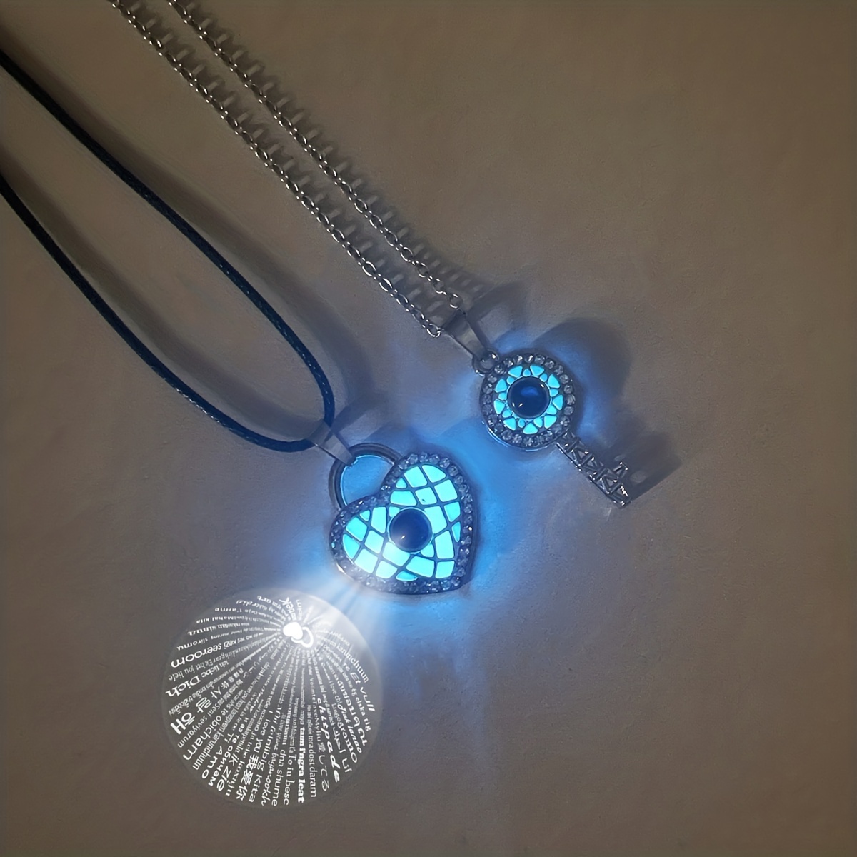 

2pcs/set Luminous Projection I Love You In 100 Languages Heart-shaped Lock & Key Pendant Necklaces For Couple