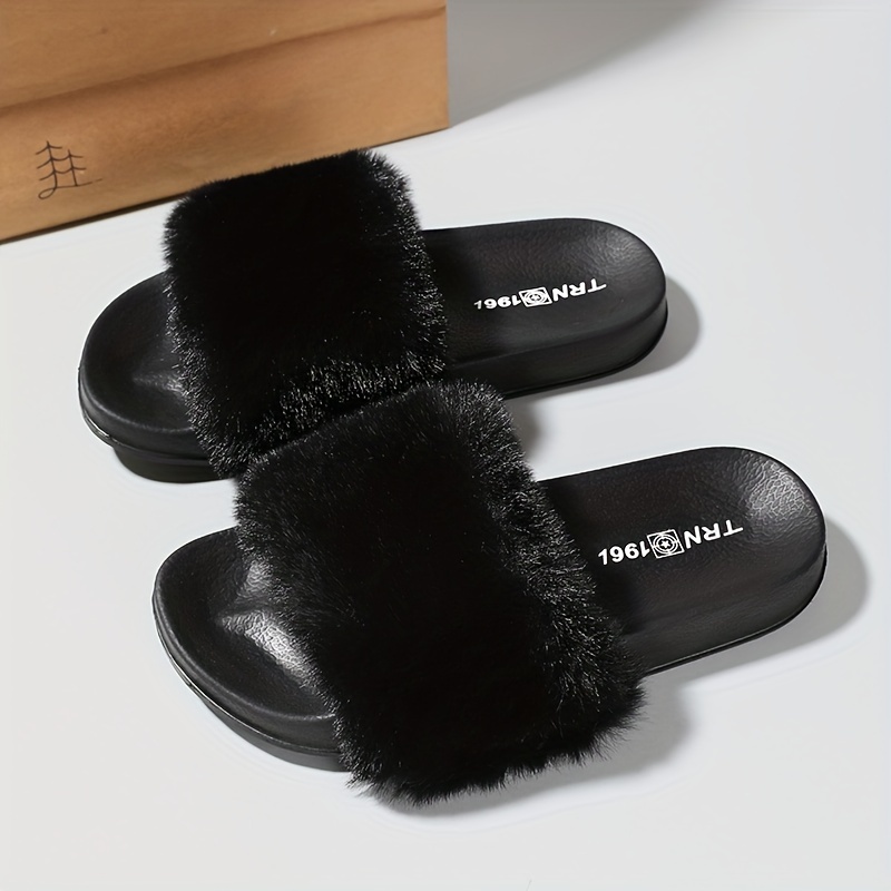 Gucci discount fluffy sliders