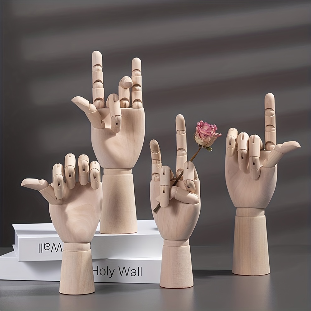 Art Lesson: How to use a Hand Mannequin 