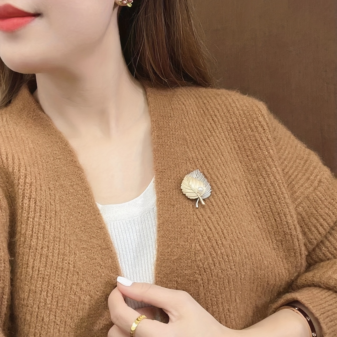 Elegant Golden Maple Leaf Pearl Brooches For Women Sweater Shawl