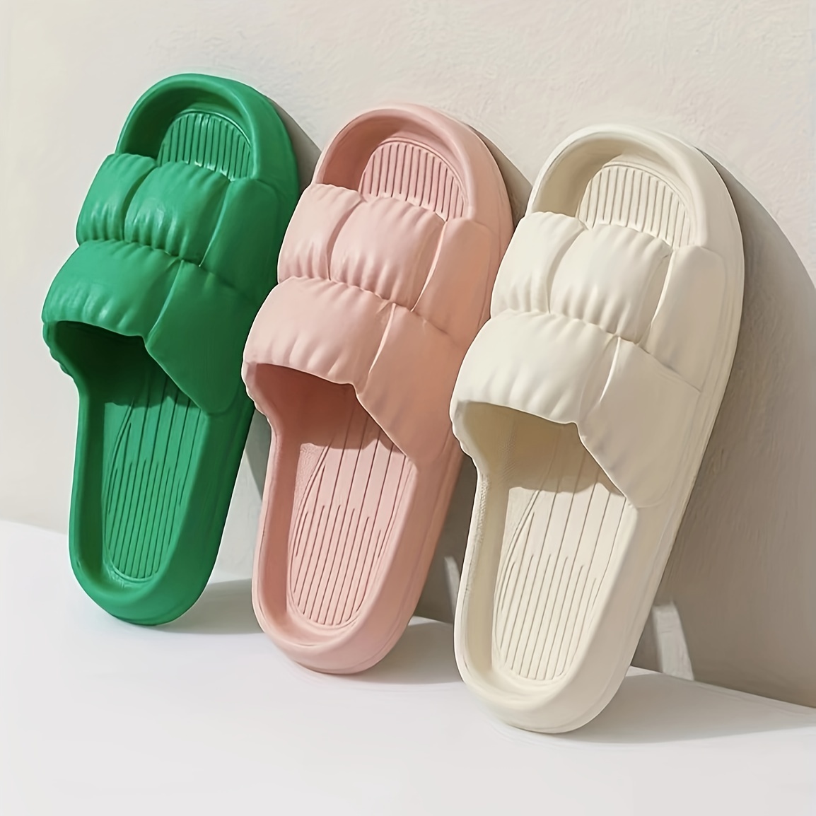 Women Comfort Cushioned Cloud Slide Indoor Outdoor Beach Sandal Slippers  Shoes - China Indoor Slippers and Women Slippers price