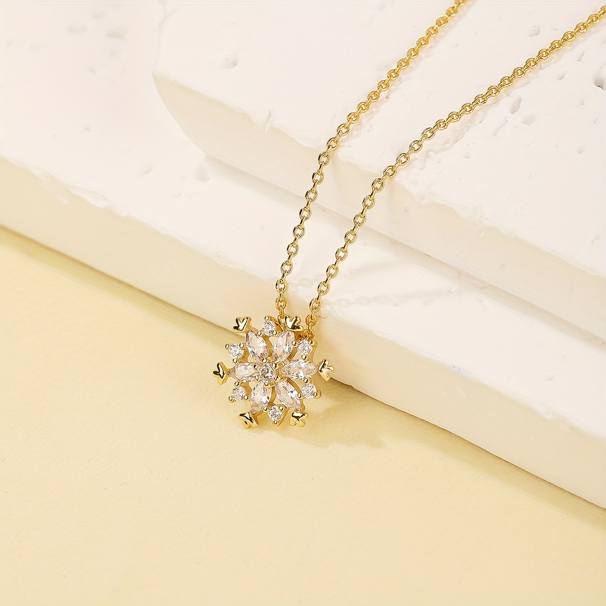 Retro Simple Autumn And Winter Christmas Snowflake Necklace - Temu