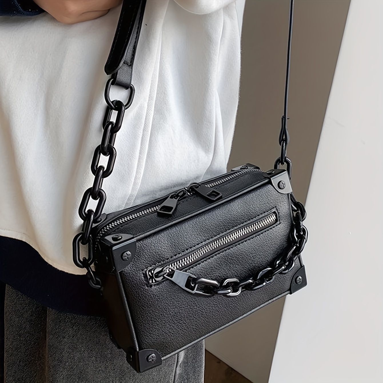 

Minimalist Box Crossbody Bag, Trendy Chain Decor Handbag, Simple Pu Leather Square Bag For Street Wear