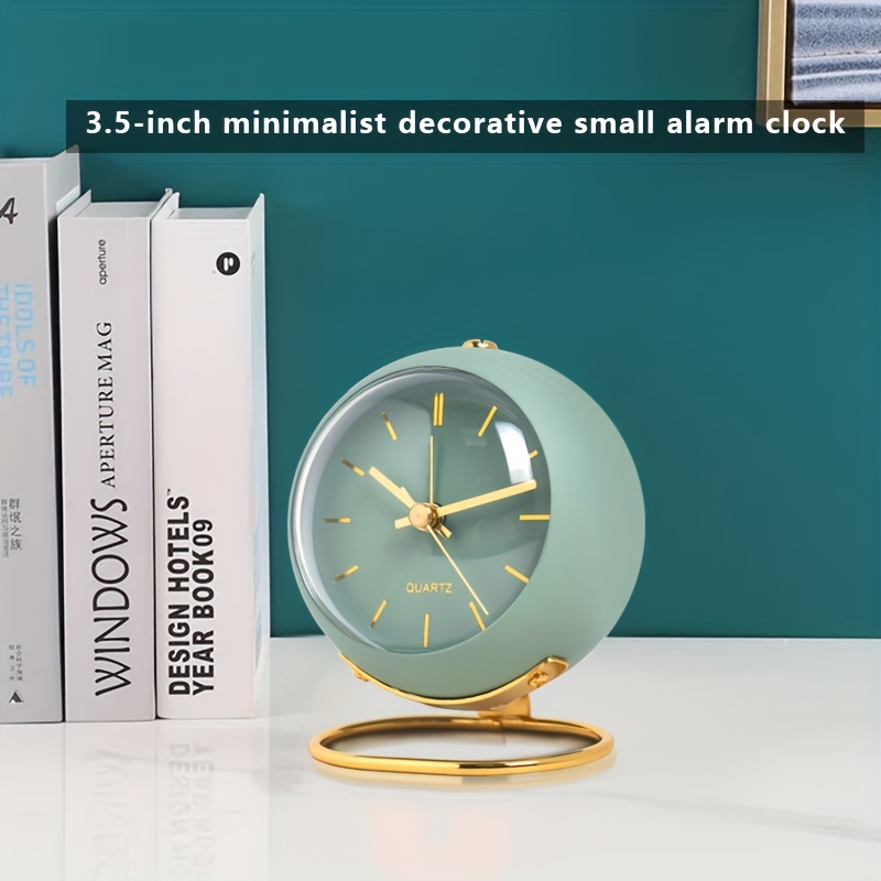 Mini-Horloge, Petite Horloge à Piles muette, Petite Horloge numérique à  Piles LCD avec Pile Bouton pour Table de