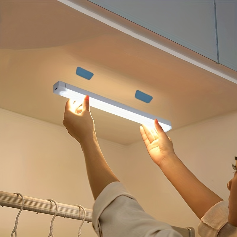 Housoutil Luces LED LED para armario, sensor de movimiento, armario de  batería, sensor de luz, barra de luz adhesiva de batería inalámbrica, barra  de