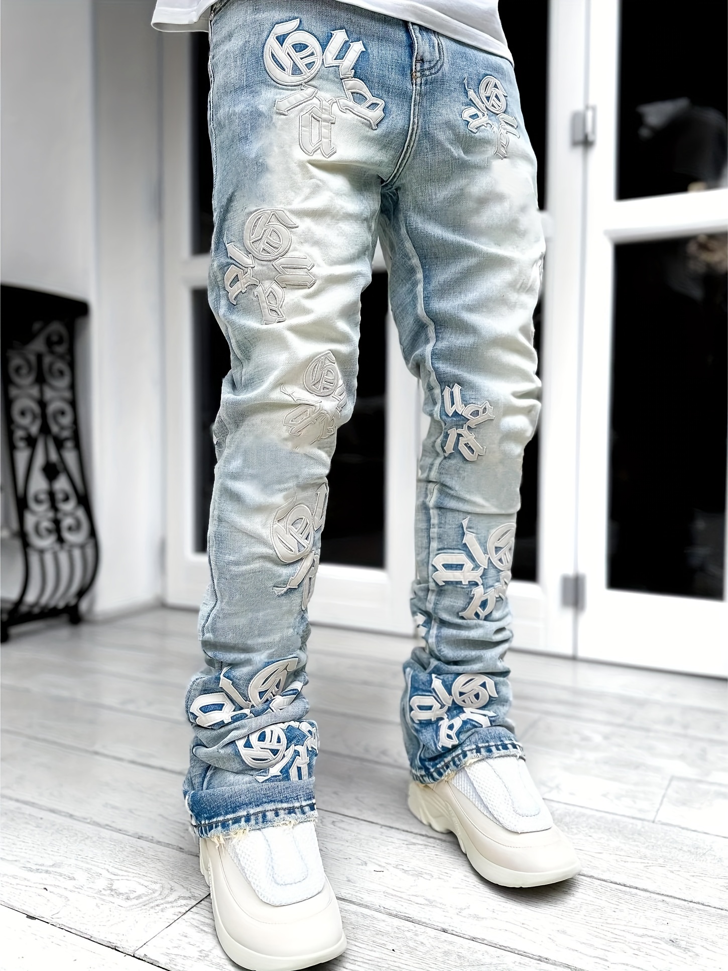 Jeans Casual Da Uomo Con Ricamo A Lettere, Eleganti Pantaloni In Denim  Vintage Con Effetto Consumato - Temu Switzerland