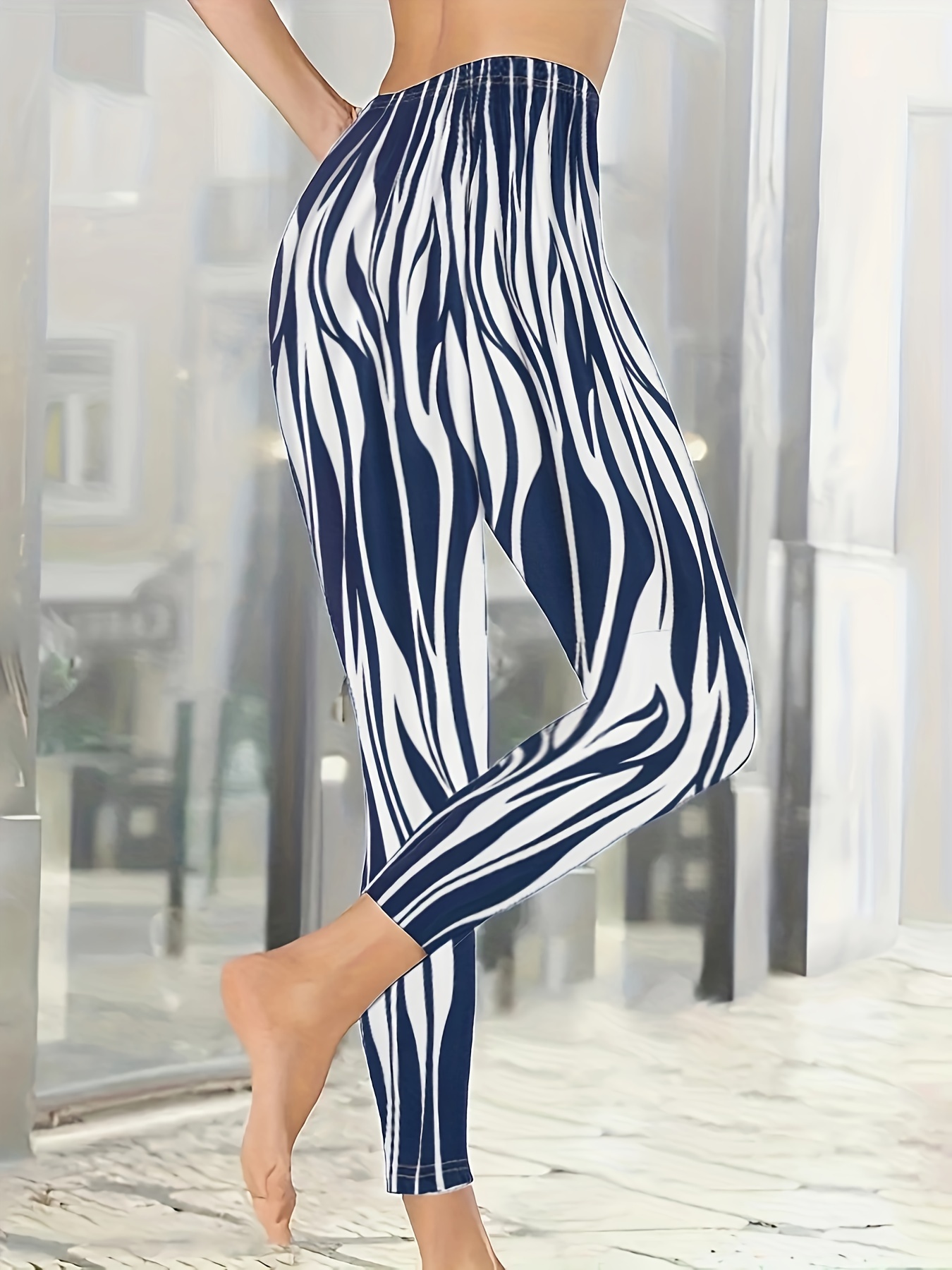 Dark blue sports legging with zebra print