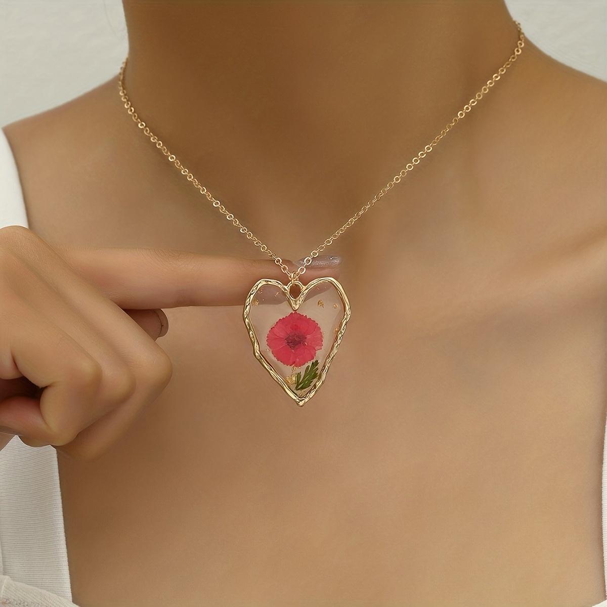 

Dried Flower Detail Heart Charm Necklace Creative Jewelry Gift For Girls