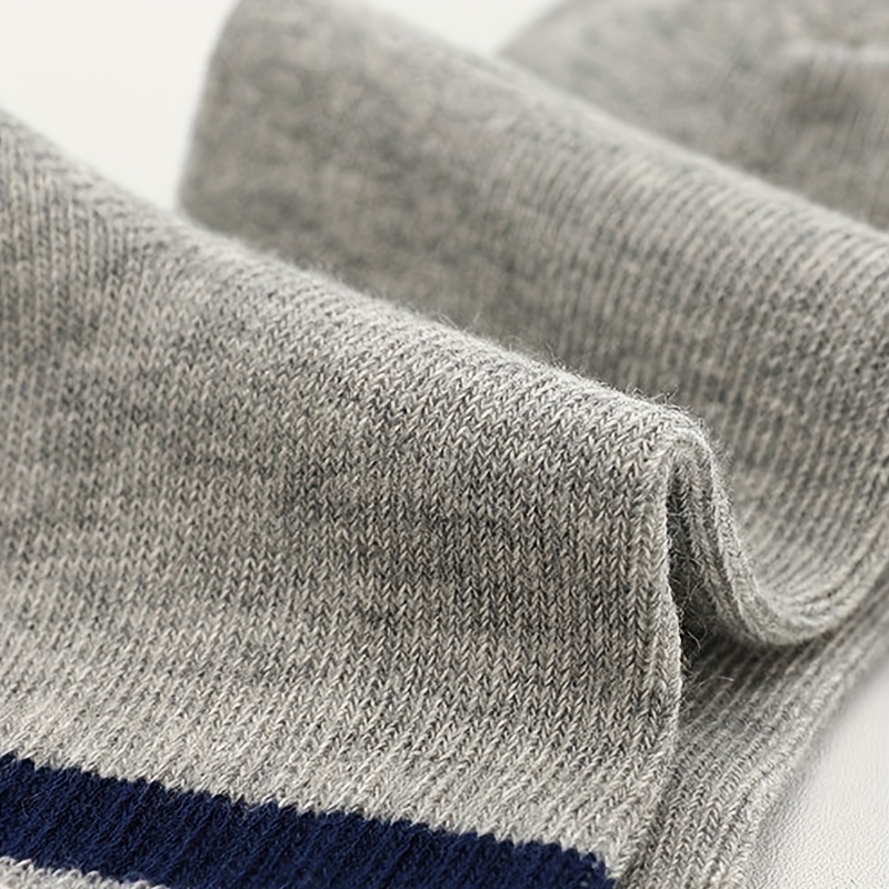 5 Pairs of Socks, New Spring And Summer Style for Boys, Suitable for Older Kids, Mid-Calf Sports Socks for Spring And Autumn.