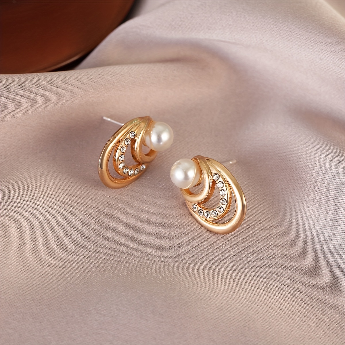 Women's Temperament Pearl Stud Earrings