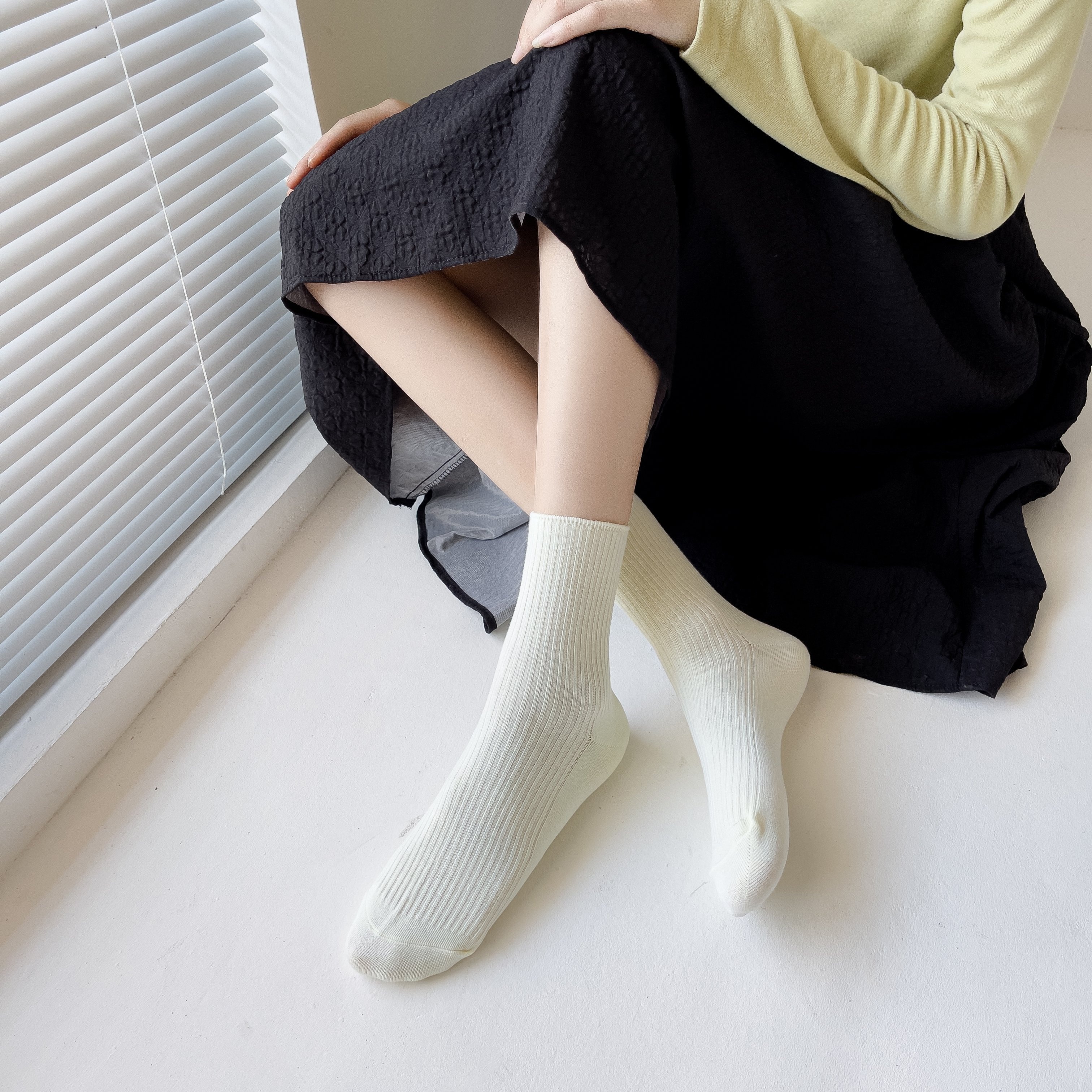 [5 pares] Calcetines rojos de tubo medio, calcetines transpirables suaves y  livianos, medias y calcetería de mujer