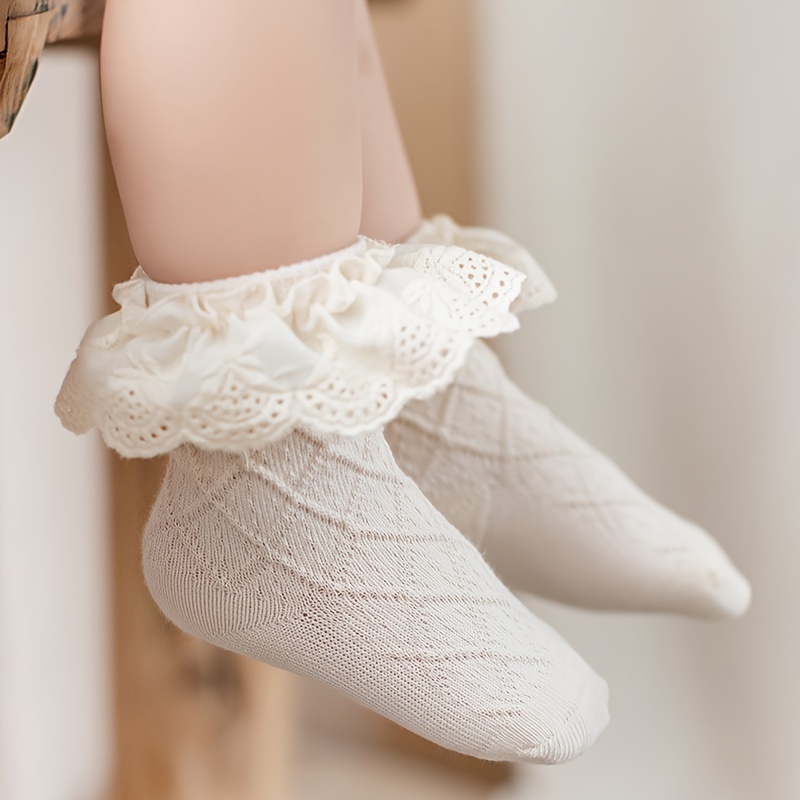 Lace With Ruffle Ankle Socks - White