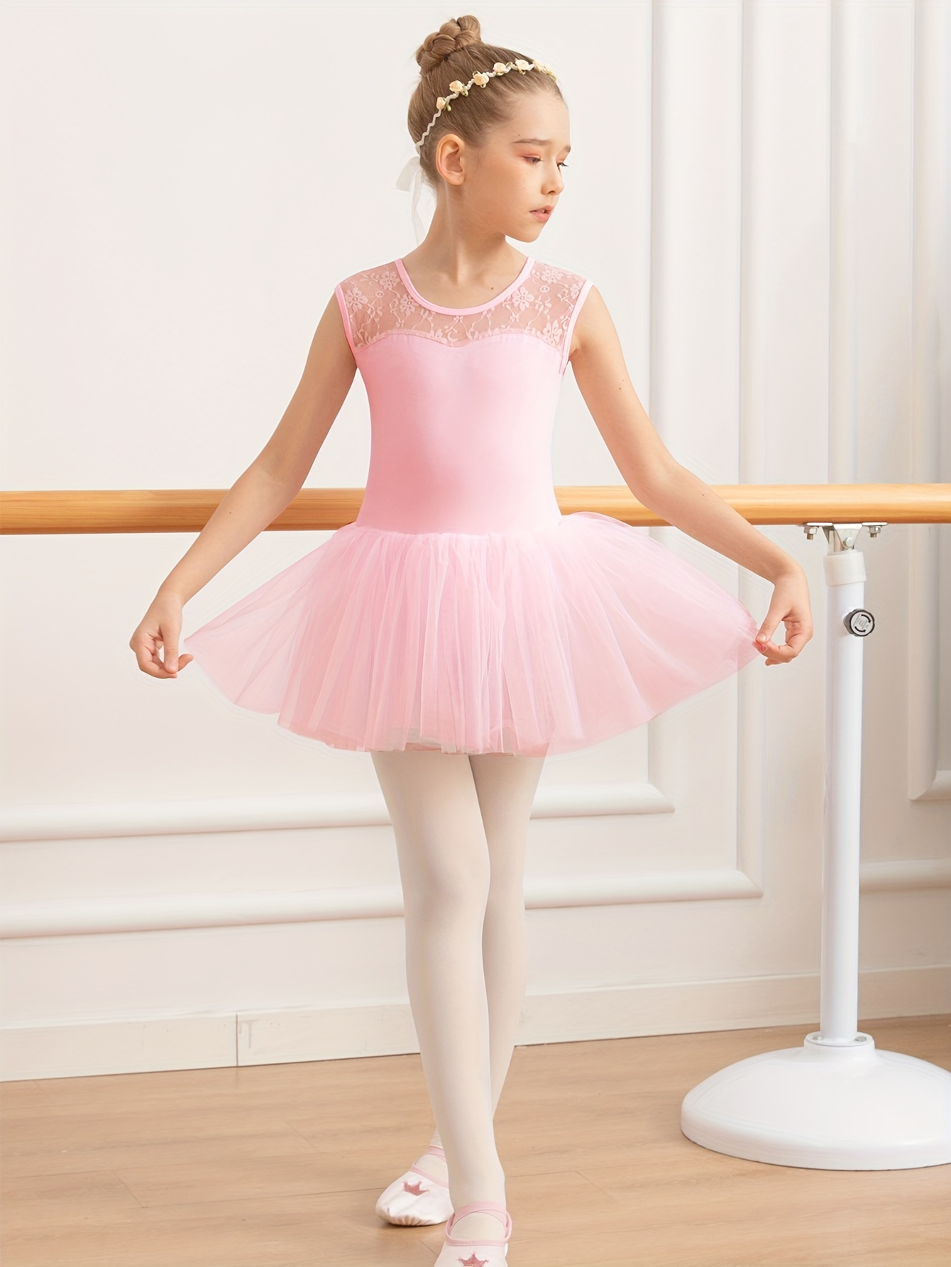 Petite Fille De Ballerine Dans Un Tutu Enfant Adorable Dansant Le