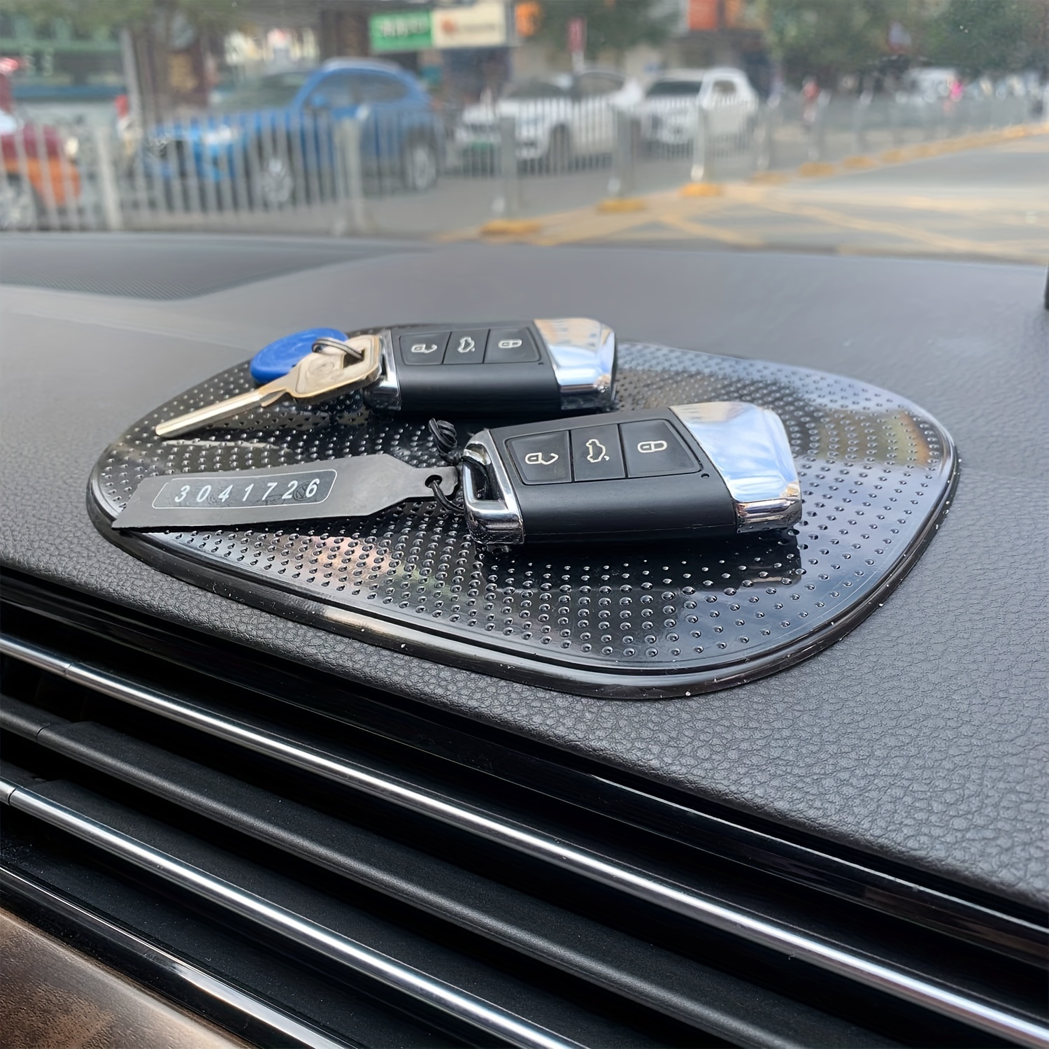 Auto Antirutschmatte Armaturenbrett hält Telefone klebrig für Sonnenbrillen