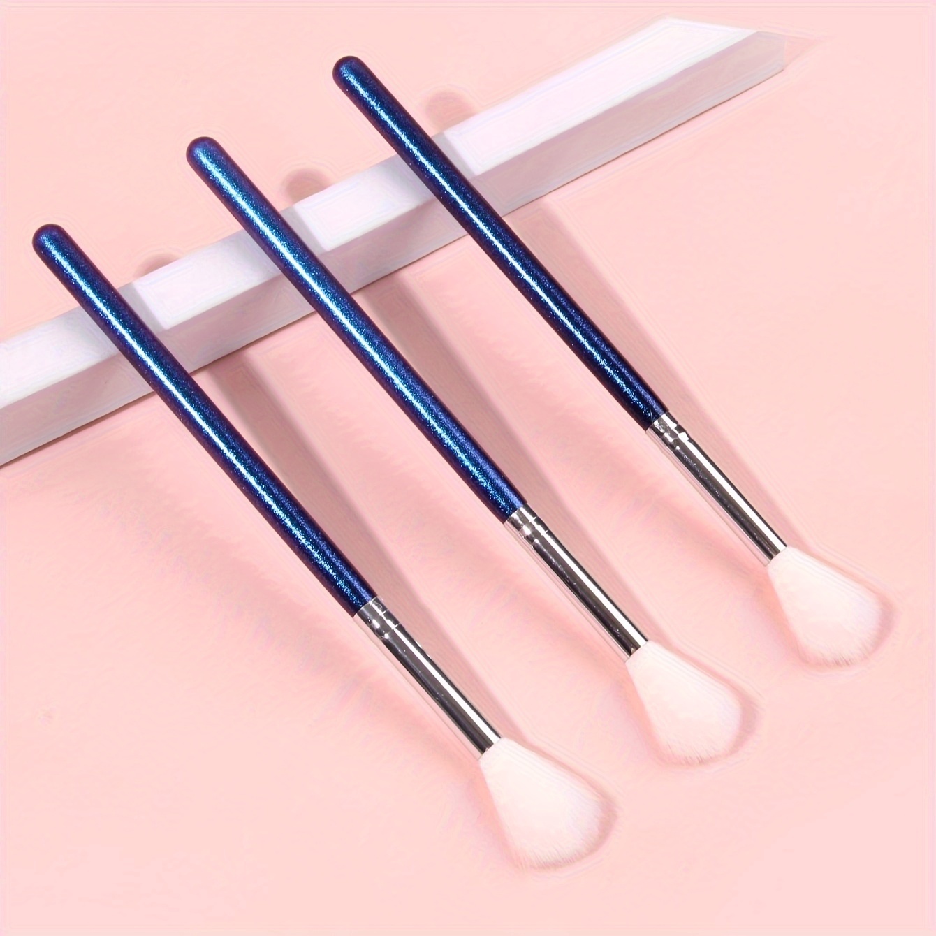 

3pcs Soft Makeup Brushes Set, Eyeshadow Brush Highlights Brush Eye Makeup Brush Tool