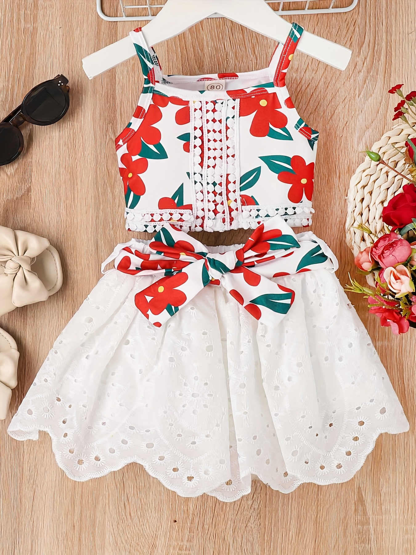 2pcs Baby Girl Allover Floral Print Cami Top and Shorts Set