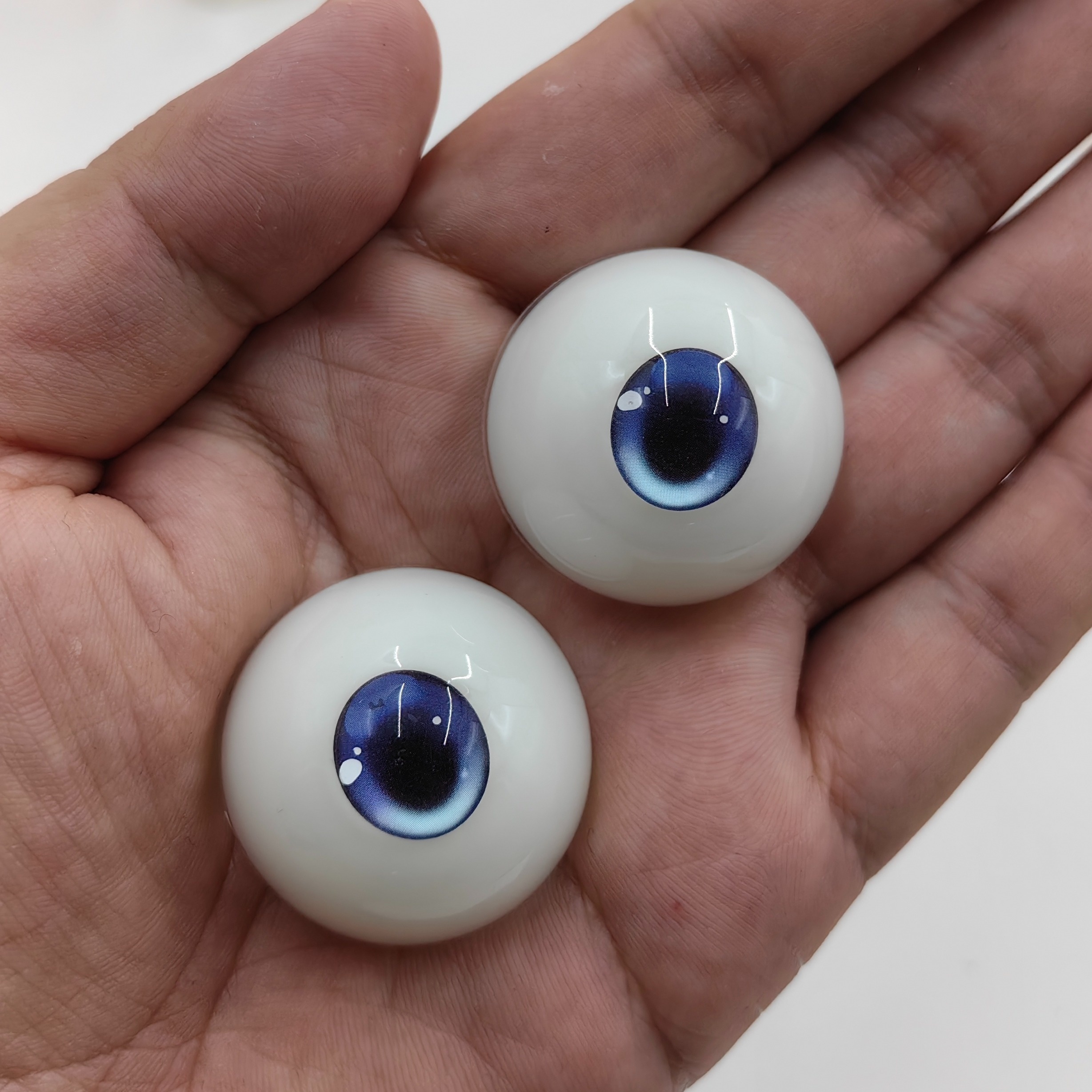 Realistic Acrylic Eyeball, 2 Pairs Plastic Hollow Eyeball, 30mm Beige Diameter Half Round Fake Eyes for Halloween Party Decor Art Dolls Props, Blue