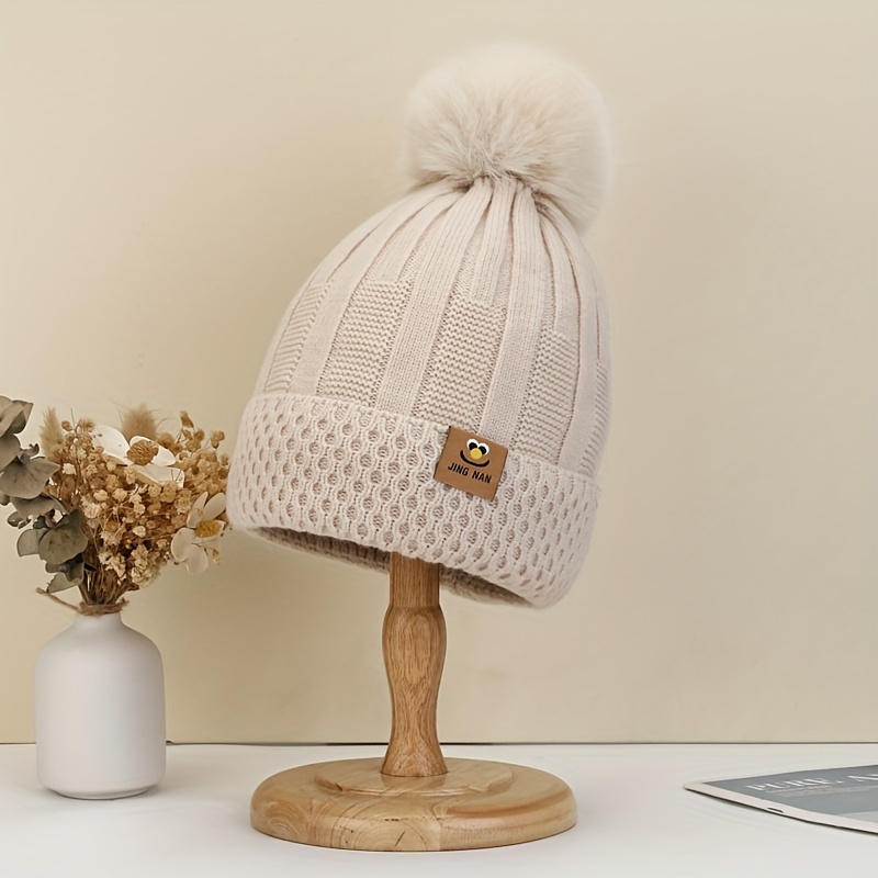 Bonnet beige à pompon pour fille