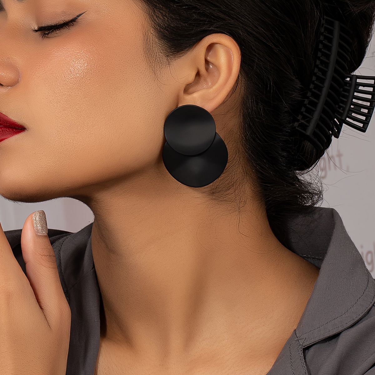 Image of Fashionable, Simple, Versatile, And Exaggerated Enamel Geometric Women's Stud Earrings